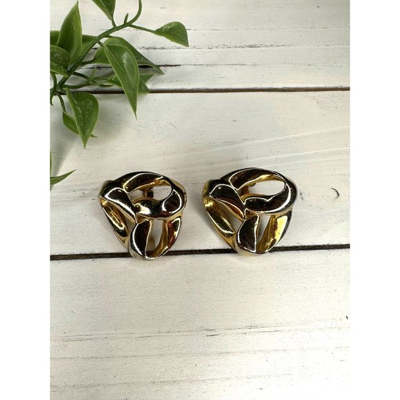 Jewelry - Vintage Gold Tone Knotted Clip On Earrings